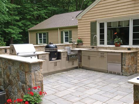 The cost of building an outdoor kitchen, much like indoor kitchen renovation, varies depending on the materials and appliances you choose. 22+ Outdoor Kitchen Bar Designs, Decorating Ideas | Design ...