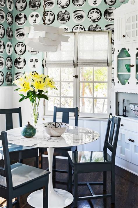 De gournay wallpaper sheathes the dining room of designer laura santos's manhattan apartment 14/33. 18 Dining Room Wallpaper Ideas That'll Elevate All Your ...
