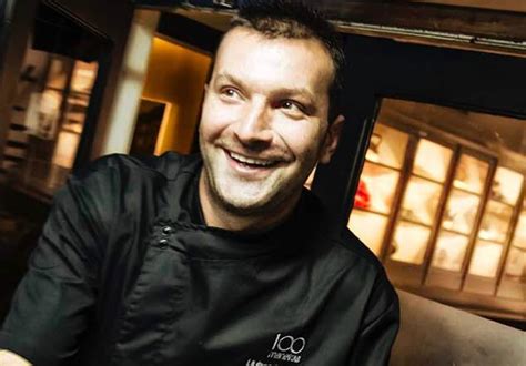 Abriu o primeiro restaurante em 2004, em cascais, onde conquistou vários prémios. Ljubomir Stanisic ignora Covid-19 e dá beijo na boca em ...