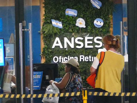 Allocations: reduce the salary ceiling that gives the right to collect