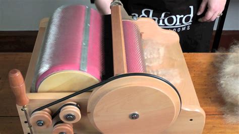 Carding Fleece On An Ashford Drum Carder Spinning Wool Spinning Yarn