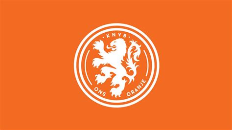 Oranjeleeuwinnen bedanken fans met droneshow. Ontmoet spelers van het Nederlands elftal in Malburgen ...