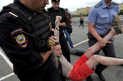 Russias Gay Rights Problem Photo 1 Pictures Cbs News