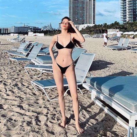 hồ ngọc hà khoe ảnh diện bikini mỏng manh mừng sinh nhật tuổi 35