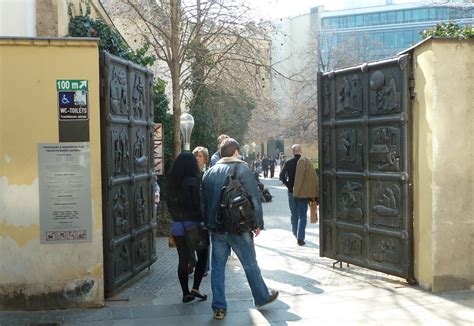 This is a collection of photos from the franziskaner garten in the eastern part of munich. Prag - Jungmann-Platz, Franziskaner-Garten