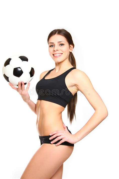 Femme Sportive Posant Avec Du Ballon De Football Sur Un Fond Blanc Image Stock Image Du Beau