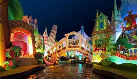 Les attractions sont le point fort de disneyland paris ! Pin by Samantha on Disneyland Paris it's a small world ...