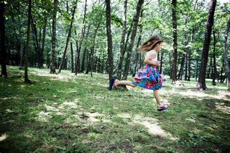 Girl Running In Forest — Action Full Length Stock Photo 172017780