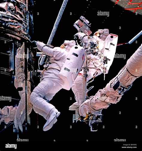 Nasa Astronauts Working On Hubble Space Telescope Stock Photo Alamy