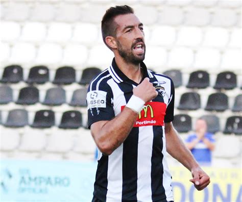 Portimonense retrouvez toute l'actualité et les informations du club portimonense : Portimonense vence jogo de loucos em Famalicão e reforça liderança da II Liga