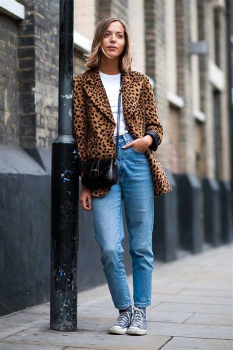 26 Looks Con Mom Jeans Que Te Harán Cambiar De Opinión Sobre Esta