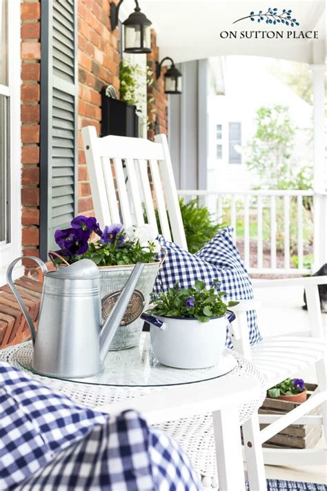 I've had a mini christmas tree on my front porch from when i decorated the front porch for christmas until just a few weeks ago. Summer Front Porch Decor: Gingham & Daisies - On Sutton Place
