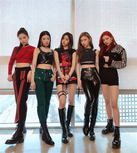 ranking dalla dalla stage outfits itzy 있지 amino