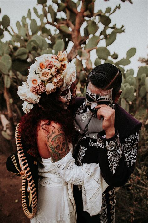Get Spooky With This Dia De Los Muertos Wedding That Celebrates The