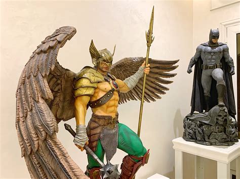13 Statue Hawkman