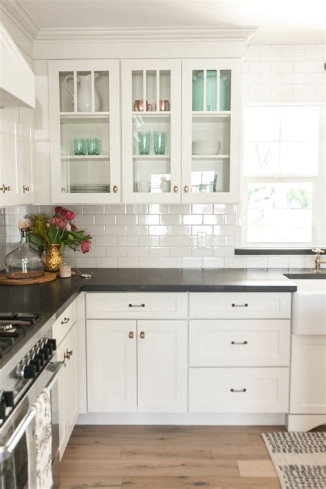 Small Kitchens With White Cabinets And Black Countertops