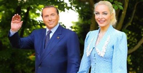 Sa I Kushtoi Berlusconit Ceremonia Madhështore E Dasmës Me Deputeten 53 Vite Më Të Re Epoka E Re