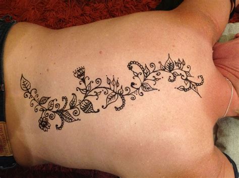 You can have your henna tattoo start at the lower part of your leg, and then it can extend to your foot. Pin on Henna and Tattoos