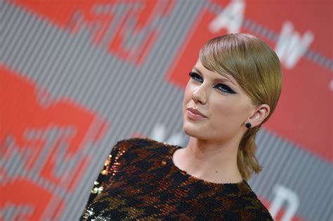 Taylor Swift Endorses Political Candidates For First Time Ever - HelloGiggles