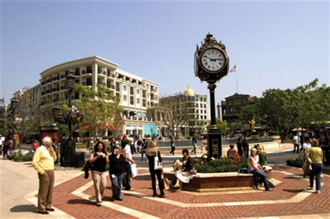 A trolley, elegantly choreographed water fountains, and curated green spaces invite you to enjoy the central square (much like a piazza) with your family. Fear and Loathing in Glendale - Archpaper.com