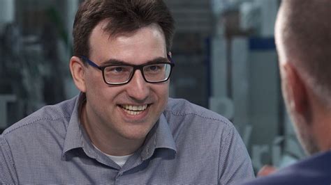 Marek má vzácný dar podat matematiku srozumitelně a zábavně. Umět matiku vám zlepší život. Státní maturita je špatně, úroveň je moc nízká, říká učitel z ...