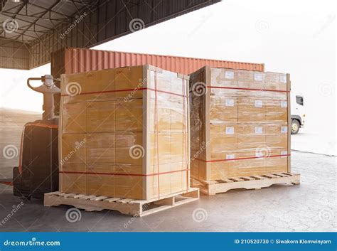 Cargo Shipment Loading For Truck Freight Truck For Delivery Service
