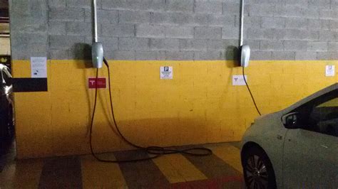 With 4,500+ destination charging sites in busy urban areas and rural locations, there's likely a tesla charging station waiting for you at the end of your trip. I Tesla Destination Charger funzionano solo con le Tesla ...