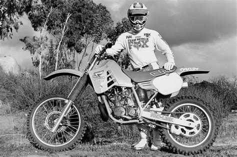 Burnworth, revanchard, l'attend et le bouchonne un maximum. Motocross Action Magazine THE TEN WINNINGEST HONDA CHAMPIONS