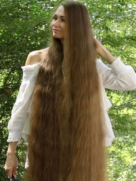 VIDEO - Super long brown hair and a perfect summer - RealRapunzels