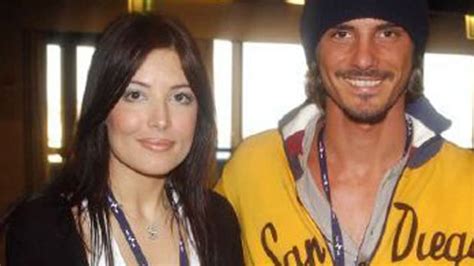 Selvaggia lucarelli (civitavecchia, 30 luglio 1974) è una giornalista, scrittrice, blogger, conduttrice radiofonica, commediografa e attrice teatrale italiana. Selvaggia Lucarelli, dal matrimonio con Laerte Pappalardo ...