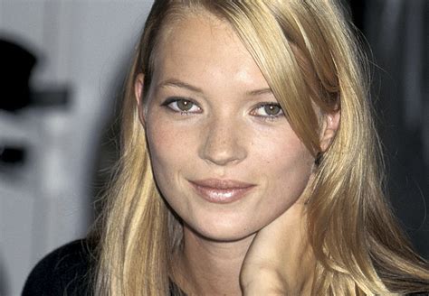 Kate Moss Oggi E Negli Anni 90 Icona Senza Età Amica