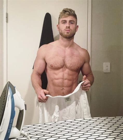 OMG BLOG OMG Hes Naked Rising Insta Thotty And OnlyFans