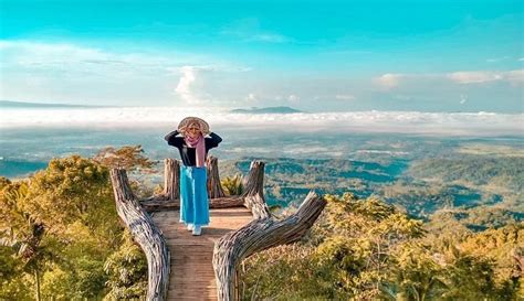 Maybe you would like to learn more about one of these? Spot Foto Tangan Raksasa di Indonesia, Seperti Dalam Genggaman