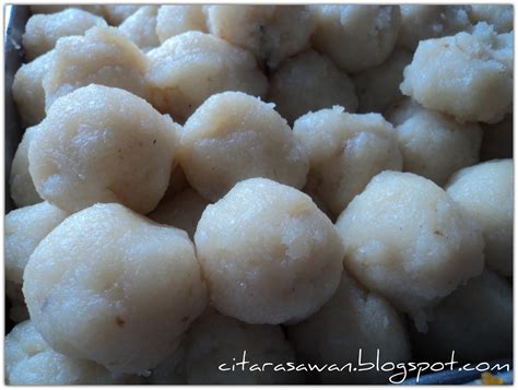Antaranya makanan yang popular seperti kuih tahi itik,keropok lekor,budu,nasi dagang,nasi kerabu, buah tanjung, lompat tikam,solok lada, ayam dan wayang kulit kelantan merupakan salah satu dari empat jenis persembahan wayang kulit yang terdapat di malaysia.wayang kulit siam telah dikenal. Kuih Telur Putih / Tahi Itik ~ Resepi Terbaik