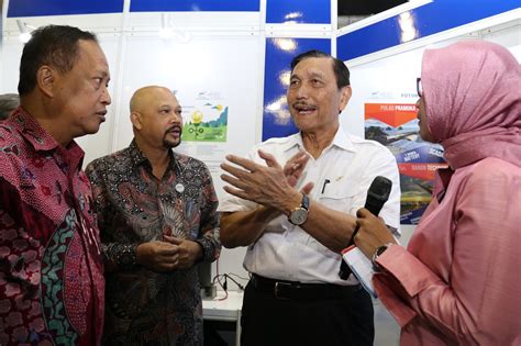 Dampak buruknya juga banyak yang menyampaikan dalam kebiasaan mengisi daya smartphone tertentu seperti baterai akan gemuk. Pengisi Daya Indonesia : Pengisi Daya Usb 5v2a 3 Port ...