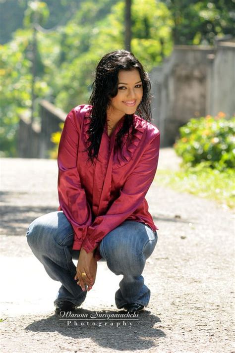 Sri Lanka Beautiful Hot Actress Oshadi Hewamadduma Pics Collection