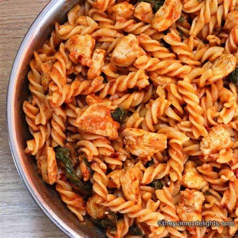 Tomato Spinach Chicken Pasta - The Yummy Delights