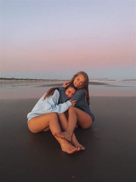 Beach Picture Ideas With Friends Beach Poses With Friends Beach Best Friends Beach Pictures