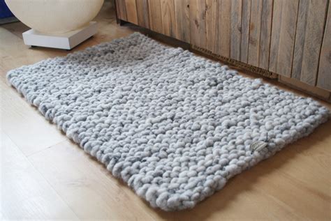 Wie hochpreisig ist die teppich stricken denn? Strickteppich mit grubaro Filzwolle: nach der Wäsche ...