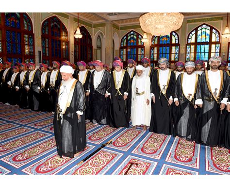 شارك عشرات آلاف الفلسطينيين بصلاة عيد الفطر في الأقصى، بالرغم من أحداث العنف الأخيرة أدى نحو 100 ألف فلسطيني صلاة عيد الفطر في المسجد الأقصى، صباح الخميس. السيد فهد يؤدي صلاة عيد الفطر بمسجد الخور - جريدة الشبيبة ...