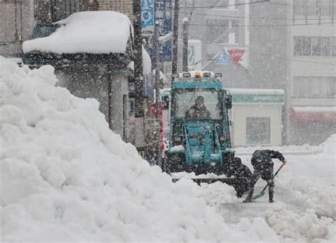 Record Setting Snowfall Slams Parts Of Japan