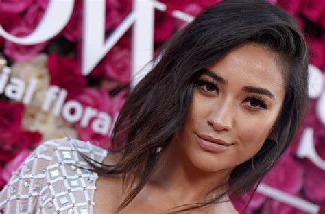 Shay Mitchells Greatest Beauty Discovery Is An Accessible Product