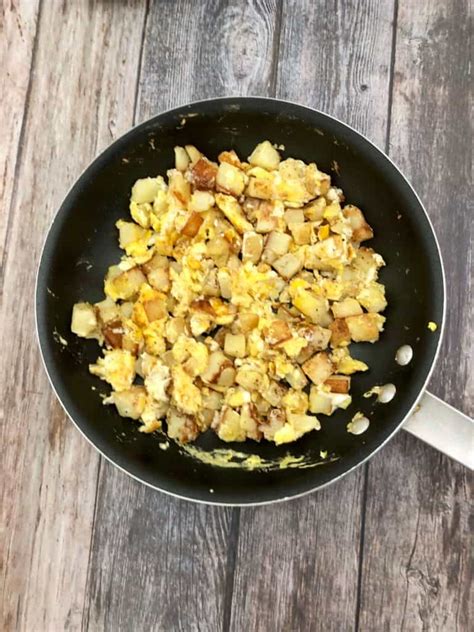 Scrambled Eggs With Potatoes مبعترة بطاطا