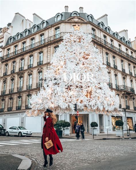 Dior Christmas Decorations At Avenue Montaigne Are Astonishing With Its Beauty Every Season