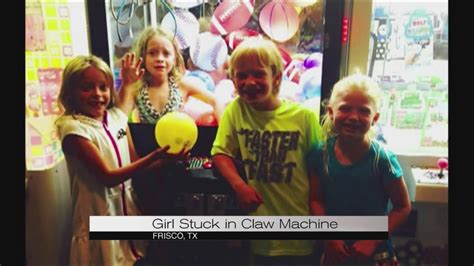 Girl Stuck In Claw Machine In Texas Youtube