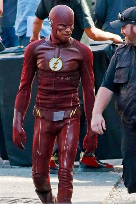 New Set Images Reveal Wally West As The New Flash Quirkybyte