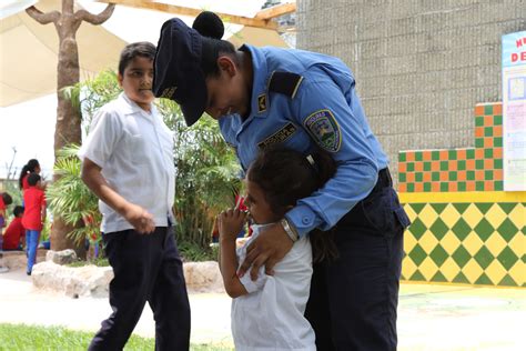 Policía Comunitaria Un Puente Humano Con La Gente Y La Prevención Del
