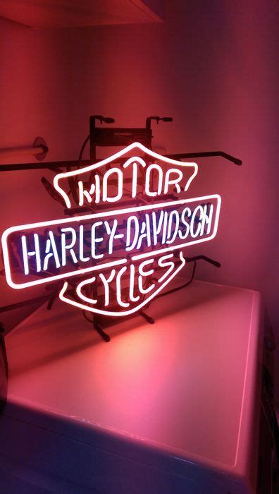 Harley davidson iron 883 quarter mile limited edition only for spain. Harley - Davidson motor cycles Neon commercial sign ...