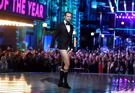 Alexander Skarsgård Wears No Pants At The 2016 Mtv Movie Awards