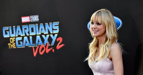 Anna Faris Quotes About Her Boob Job Show What It Really Means To Be A